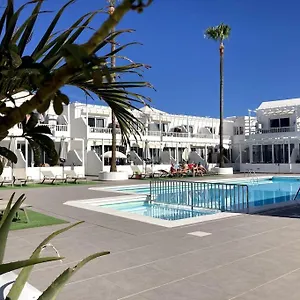 Airconditioned 2bed Poolside Puerto del Carmen (Lanzarote)
